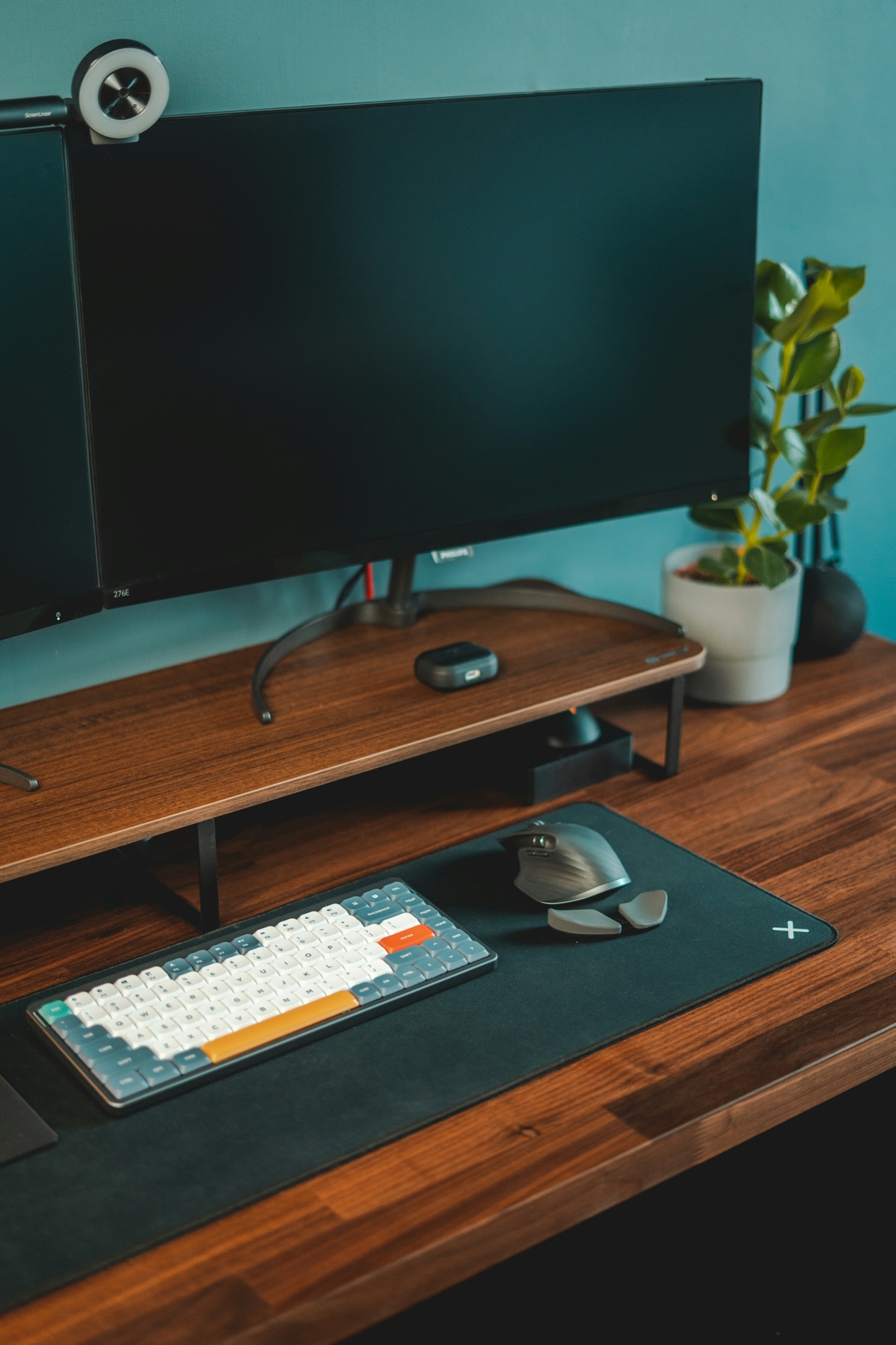 Adapting performance management for hybrid